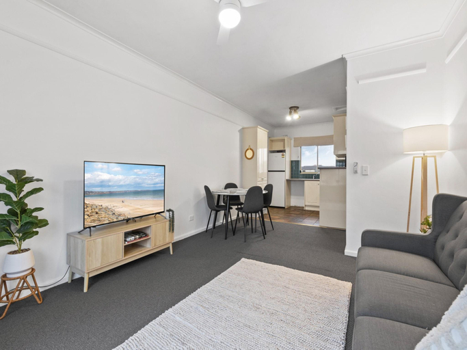 2, Beachside 2-Bed Apartment with Balcony Views, Adelaide