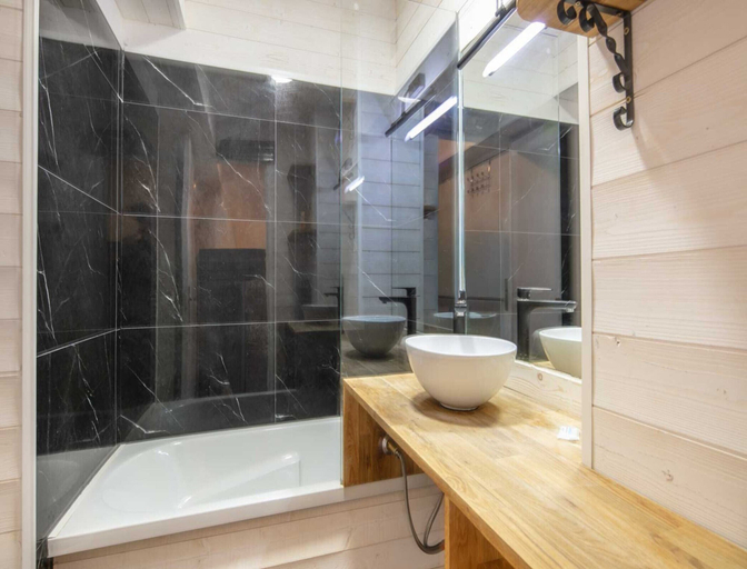 Bathroom, Cosy Mountain Retreat for 4 Guests, Isère