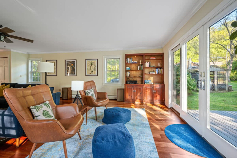 Room 5, Perfect Upstate Home in Rhinebeck w low Fees, Dutchess