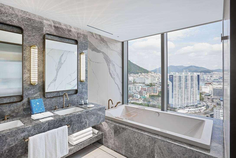 Bathroom 5, Wyndham Grand Busan Ljin, Seo