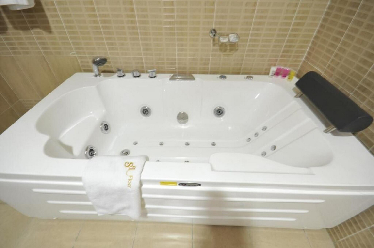 Bathroom, Princeville Hotels Limited, Calabar