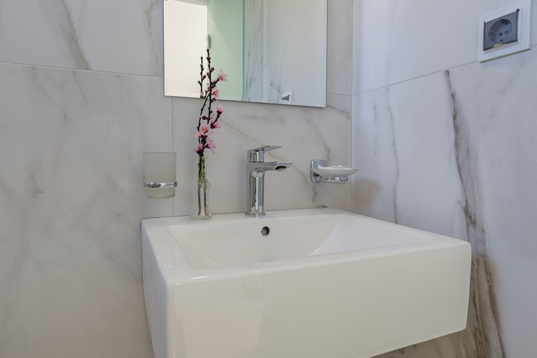 Bathroom 4, Hector's studios, Ionian Islands