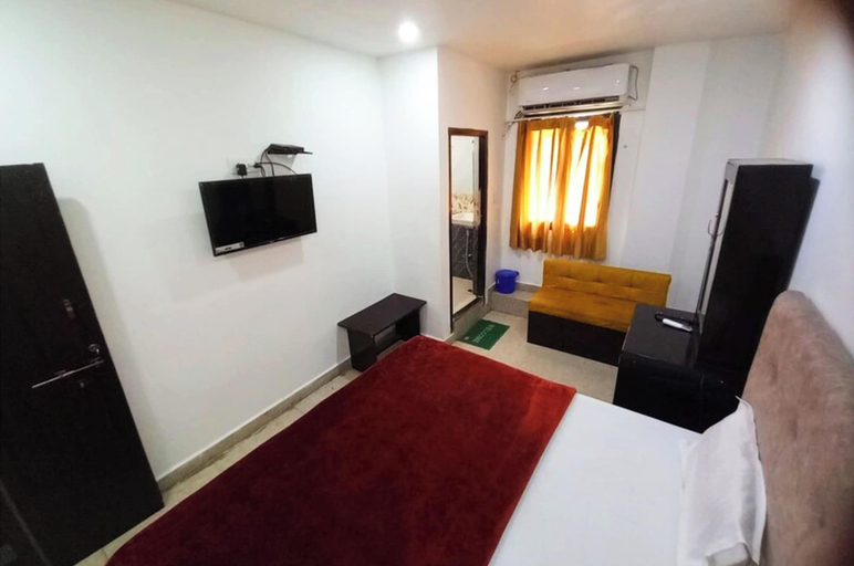 Room 3, Hotel M-E-T-R-O Regency Lucknow, Lucknow