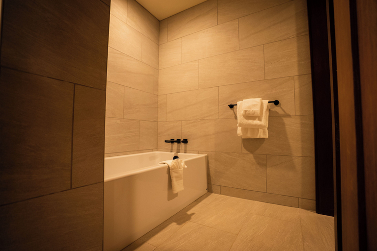 Bathroom 4, Rain Rock Casino Resort Hotel, Siskiyou