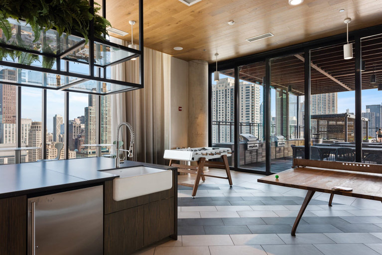 Room 5, River North 2BR High Ceilings Comfort, Cook