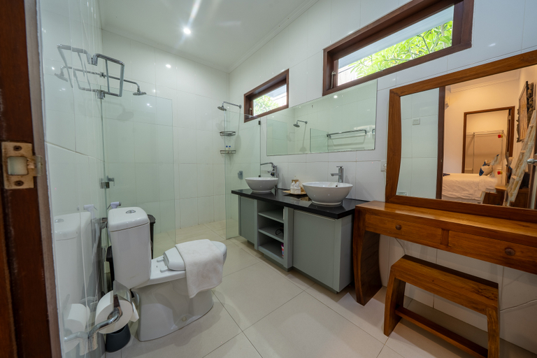 Bathroom 5, 3BedRoom Villa Kepiting central Sanur, Denpasar