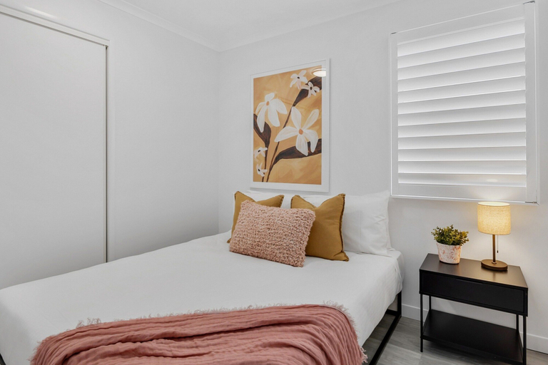 Room 3, 3-bed Haven With Balcony and Bbq, 5-min to Beach, Maroochy - Coastal North