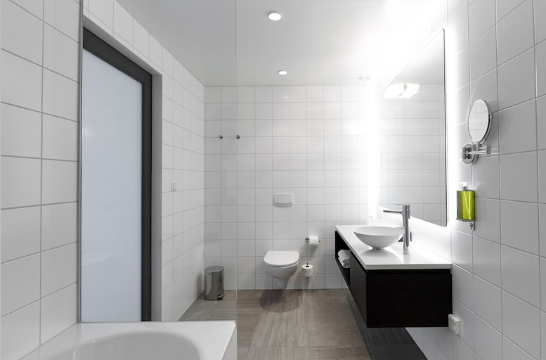 Bathroom 4, Fosshotel Reykjavik, Reykjavík