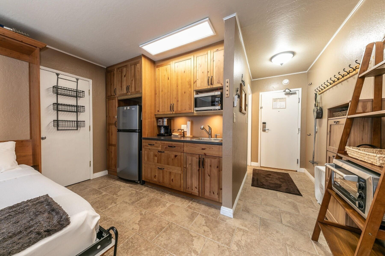 Room 2, 132 Bldg C Condo, Nevada