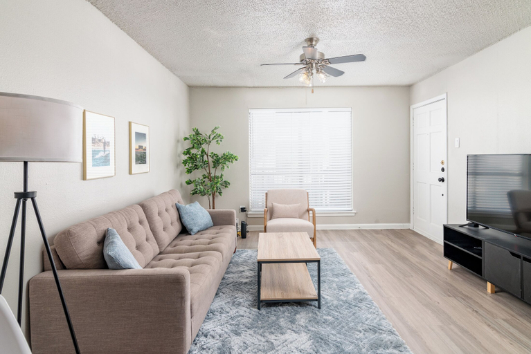 Living area 3, The Austin Retreat at Hyde Park, Travis