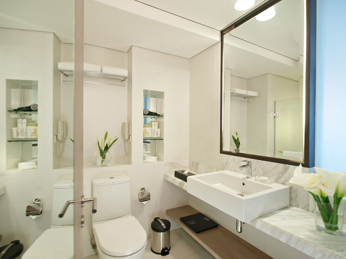 Bathroom 4, Seda Bonifacio Global City, Taguig