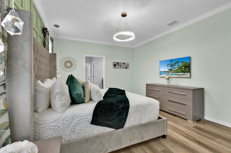 Room 5, New 10 Br/19 Beds Pool+spa Disney Fireworks View 10 Bedroom Home, Polk
