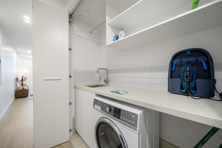 Interior 4, Sleek Inner-city 2-bed With Swimming Pool & BBQ, Canberra