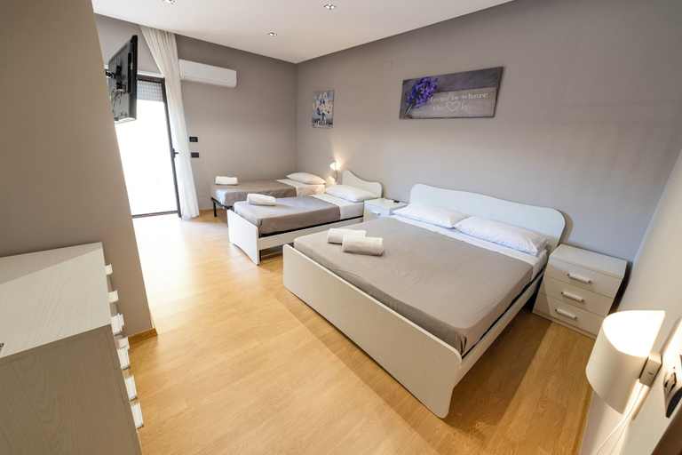 Room 5, House le Treemme, Cosenza