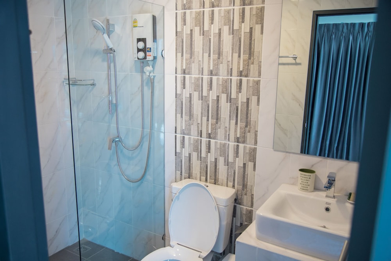 Bathroom 2, Hallton Hotel Bangkok, Huai Kwang