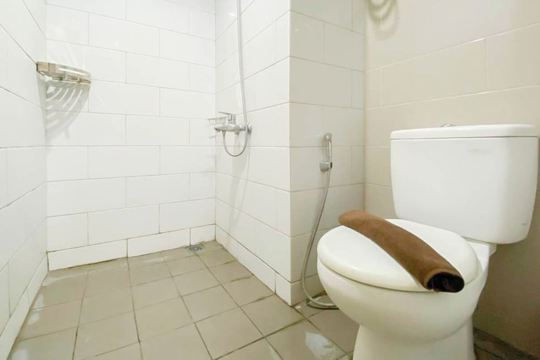 Bathroom, Comfortable Studio Room Taman Melati Sinduadi Apartment, Sleman