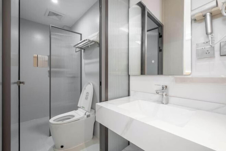 Bathroom, Hongfangzi Hotel (Phoenix Lake Park), Chuxiong Yi
