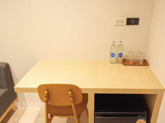 Others 5, Sleep Box Sukhumvit 22, Khlong Toey