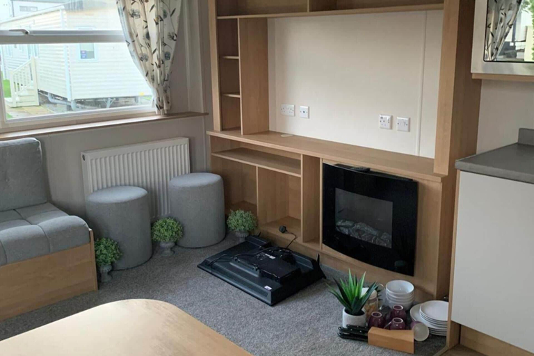 Living area, 3 Bed Cabin - Sleeps 6 - Wifi, Free Parking, Pets, Kent