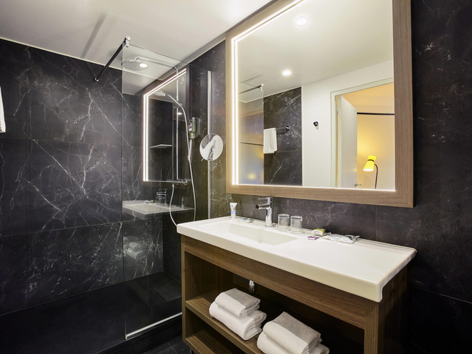 Bathroom 4, Hotel Mercure Paris Saint-Ouen, Seine-Saint-Denis