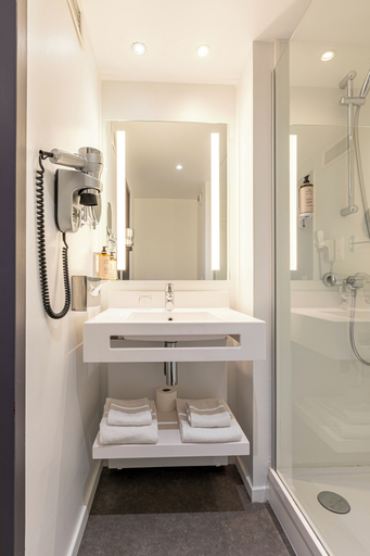 Bathroom 5, Hôtel Mercure Paris Malakoff Parc des Expositions, Hauts-de-Seine