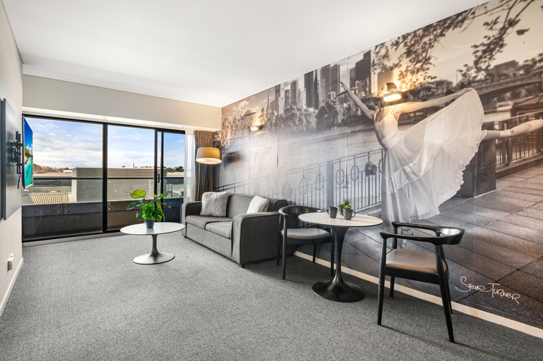 Living area 2, Spacious Apartment in Heart of Southbank, Melbourne