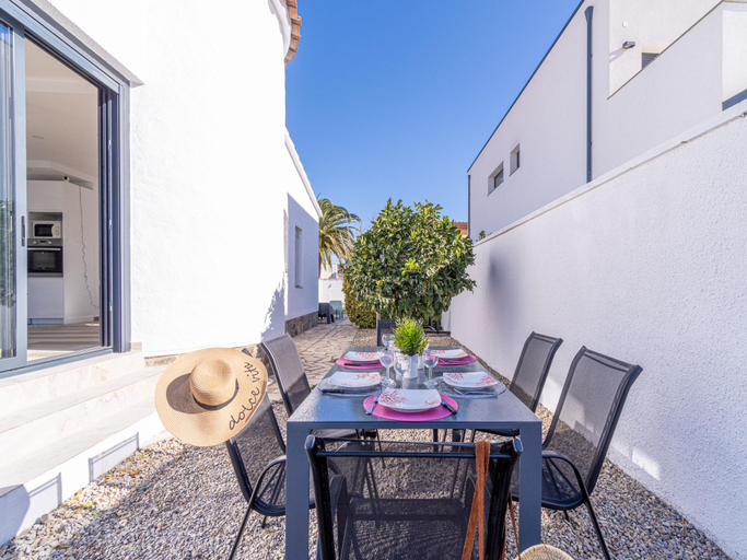 2, Villa in Empuriabrava with Private Pool, Girona