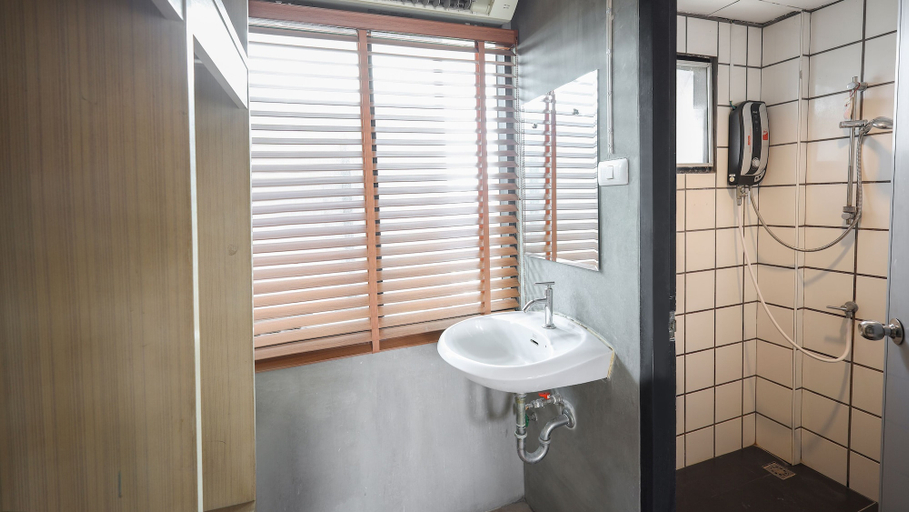 Bathroom 5, B2 Lanna Boutique & Budget Hotel, Muang Chiang Mai