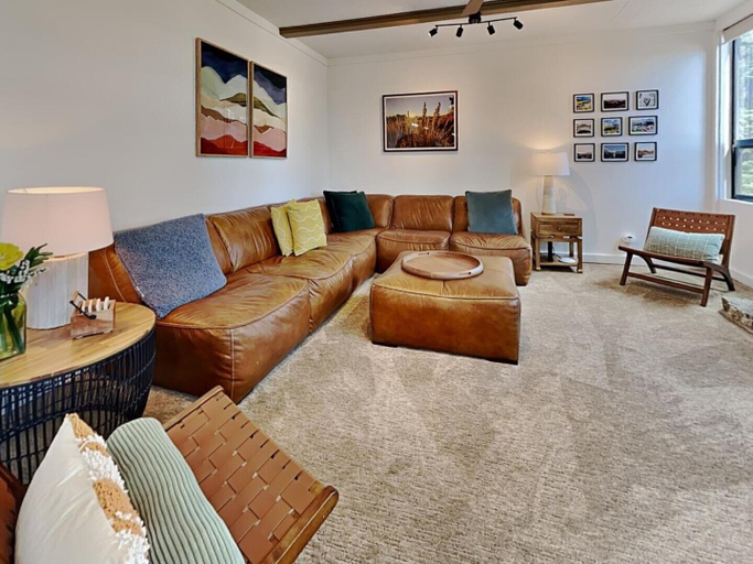 Living area 4, Spacious Slopeside Location by RedAwning, Mono