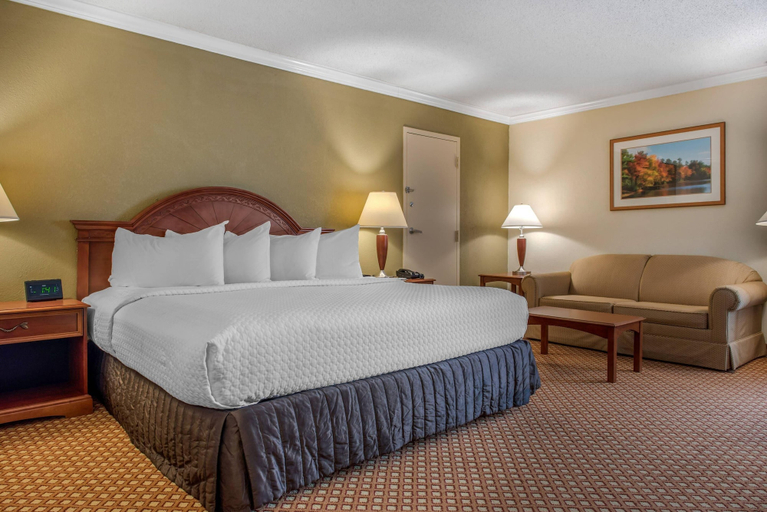 Bedroom 3, Quality Hotel Conference Center Cincinnati Blue Ash, Cincinnati