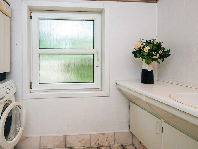 Bathroom 3, 8 Person Holiday Home in Blavand, Varde