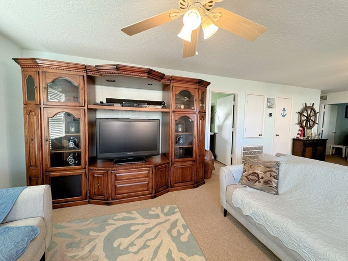 Living area 4, Sea Note 3 Bedroom Home by RedAwning, Galveston