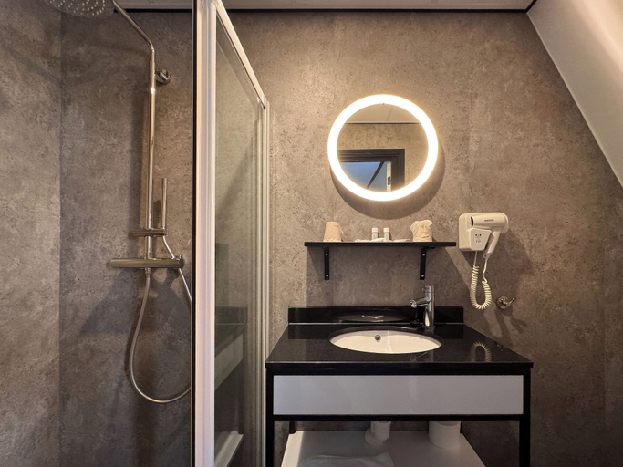 Bathroom 4, Atlas Hotel Village, Brielle
