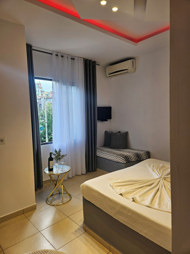 Room 4, Golden Flower Hotel, Tiranës