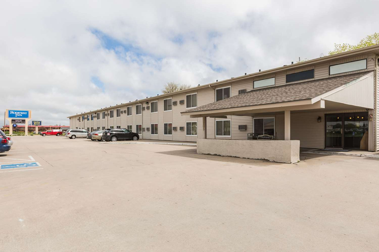 Exterior & Views 3, Super 8 by Wyndham Grand Island South, Hall