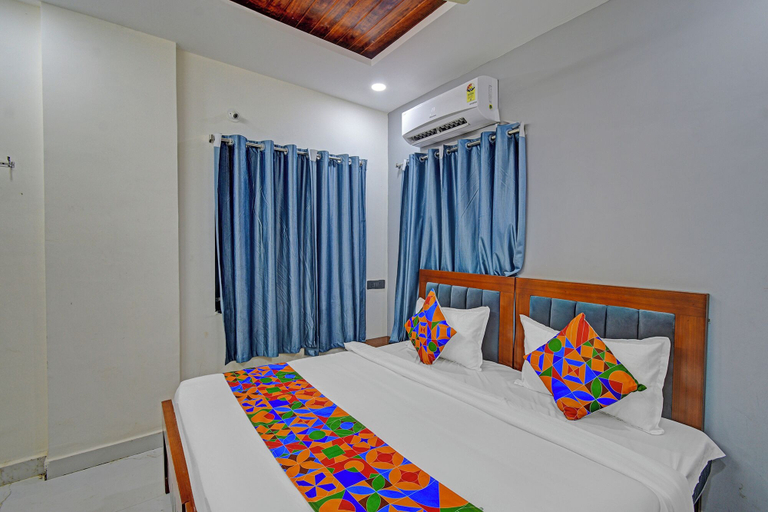 Room 5, Fabhotel Sp Grand Suites, Hyderabad