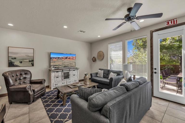 Room 4, Coral Ridge by Cloud Dream Homes, Washington