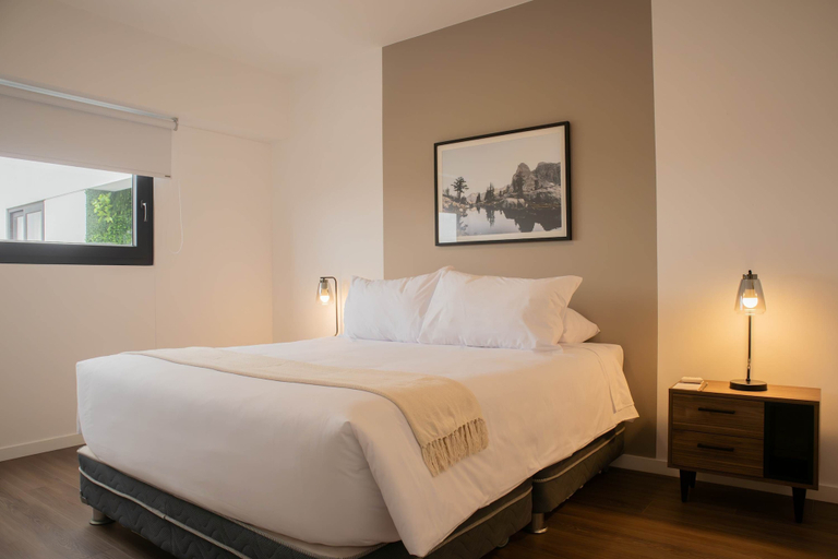 Room 5, w Delightful 2BR w Balcony in Miraflores, Lima