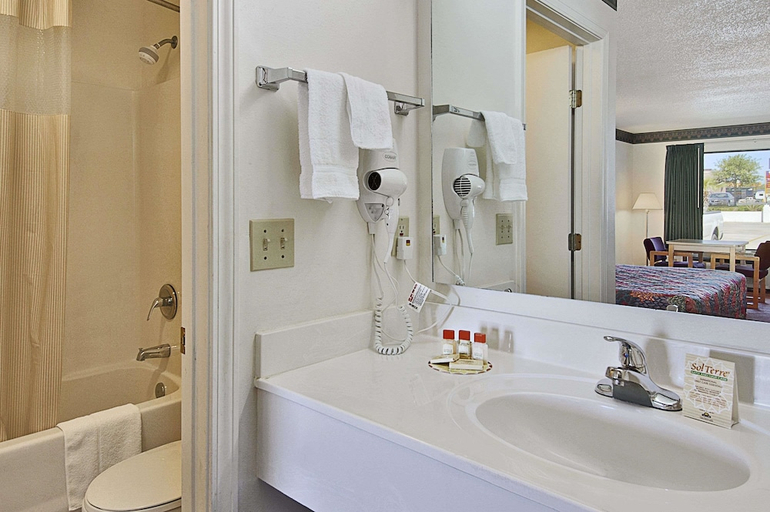 Bathroom 3, Days Inn by Wyndham Chipley, Washington