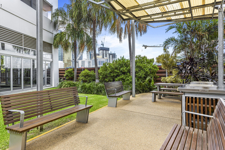 Reception, High-floor 2-bed CBD Unit With Views & Amenities, Brisbane