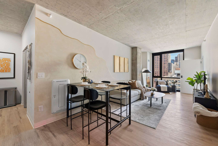 Room 1, 3 Bed 3 Bath High Rise With Gym Amenities, Cook