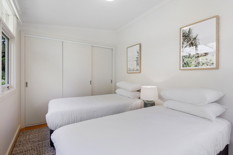 Bedroom 3, Spacious Coastal 4-bed Steps From the Sand, Melbourne