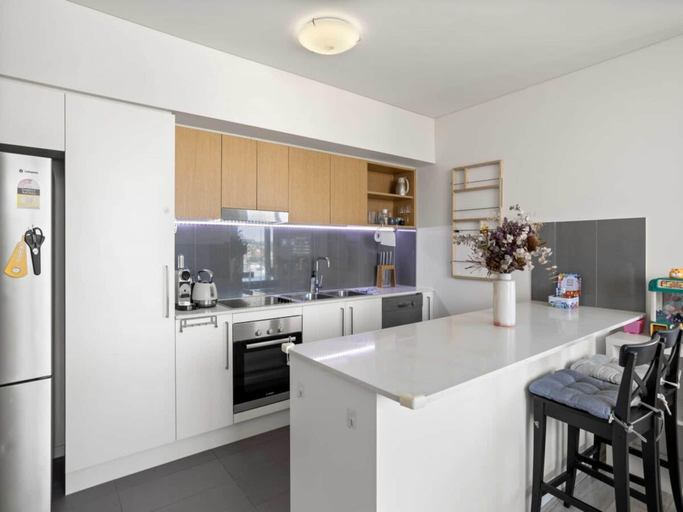 5, Spaciously Bright 1-Bed Apartment, Toowong