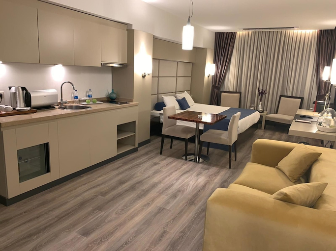 Others 5, MY Hotel, Konak