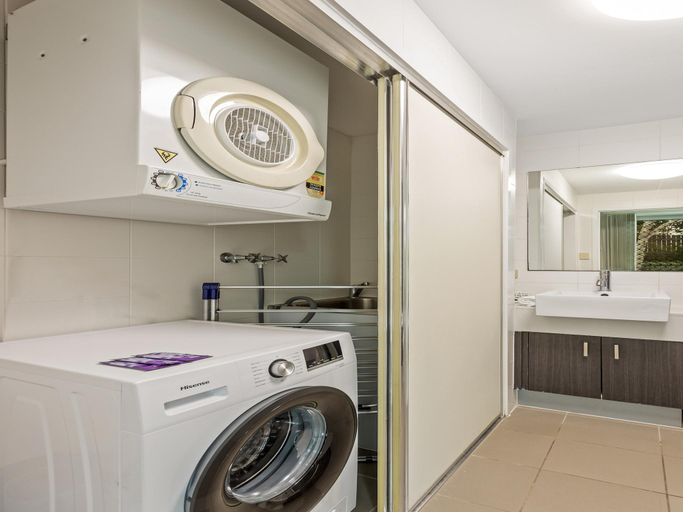 Bathroom 3, Central Cosy 2-Bed with Pool and near QUT CBD, Kelvin Grove