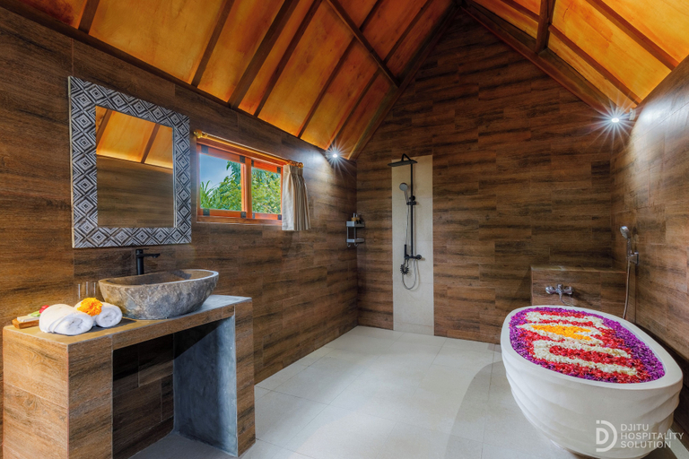 Bathroom 1, Bunut Bungalow, Klungkung