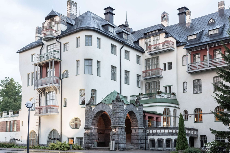 Exterior & Views