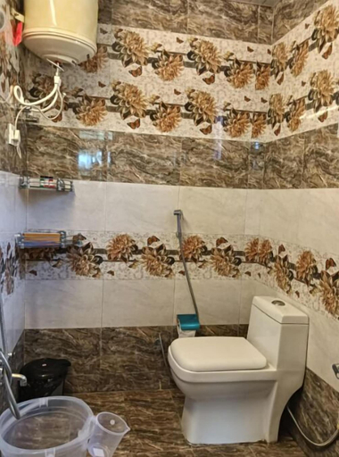 Bathroom 4, Kausali Times, Solan