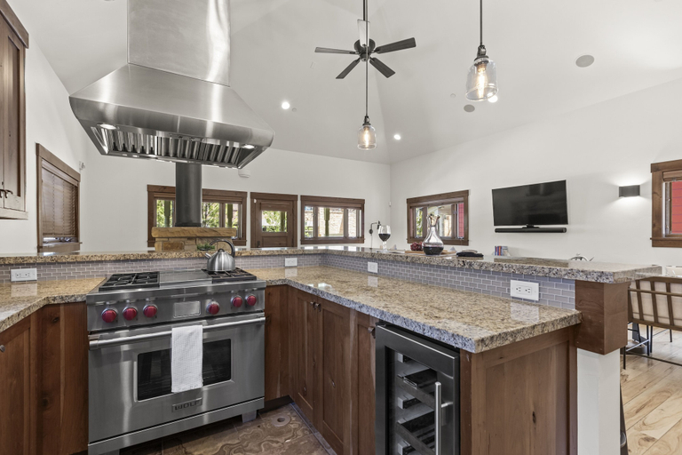 Private kitchen 5, Town Lift Chalet by RedAwning, Summit