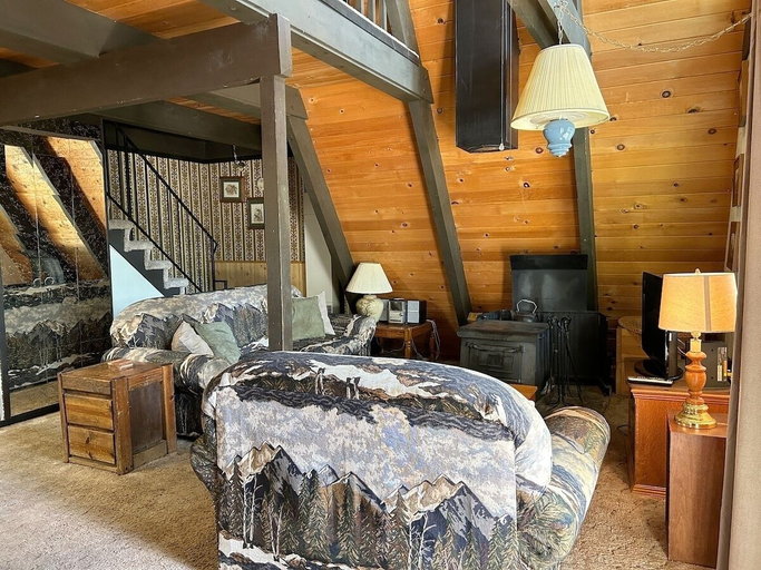 Interior detail, Lodgepole Chalet 3 Bedroom Home by RedAwning, El Dorado